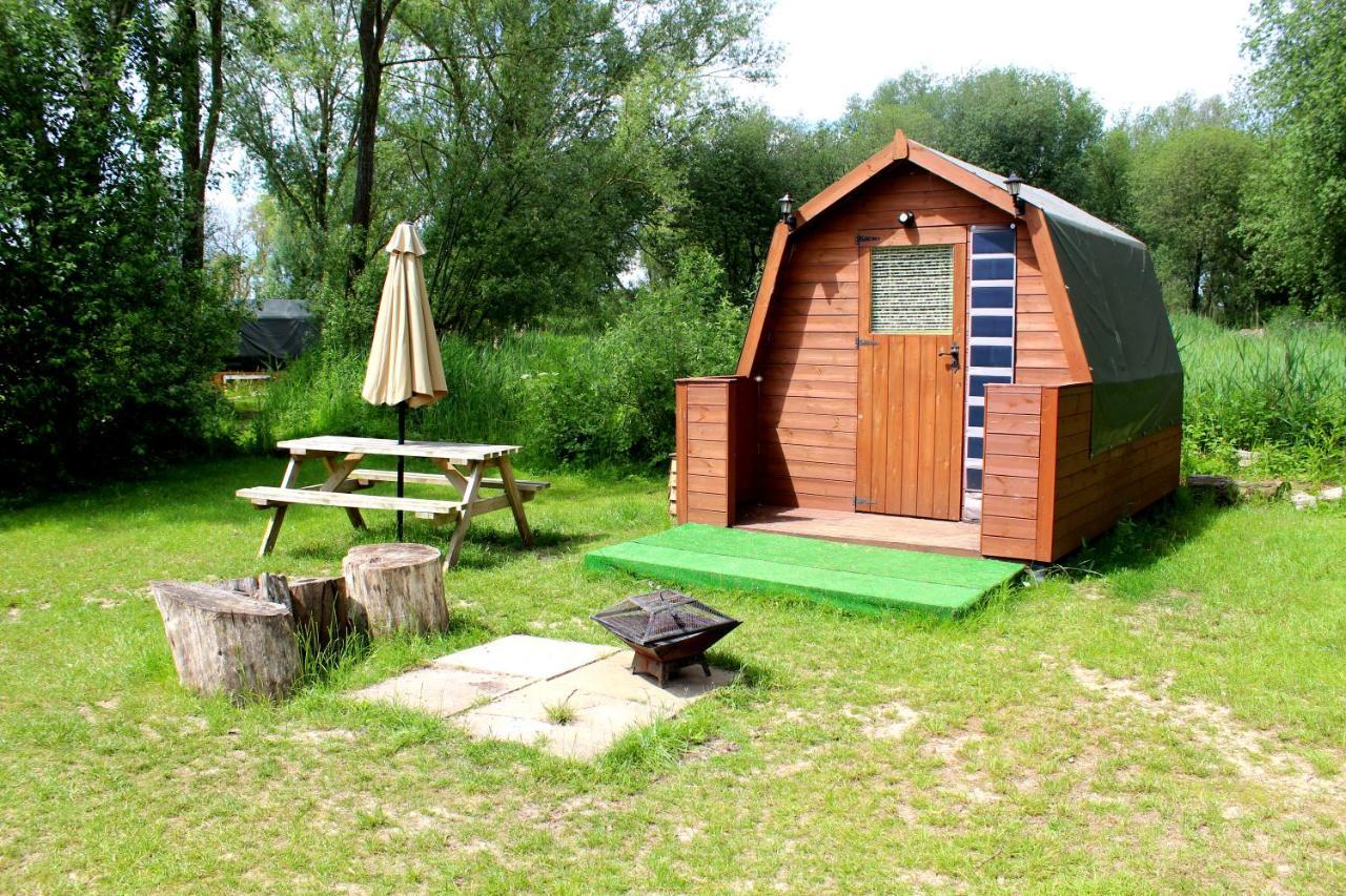 Отель Rum Bridge Fisheries "The Cabin" Клэар Экстерьер фото