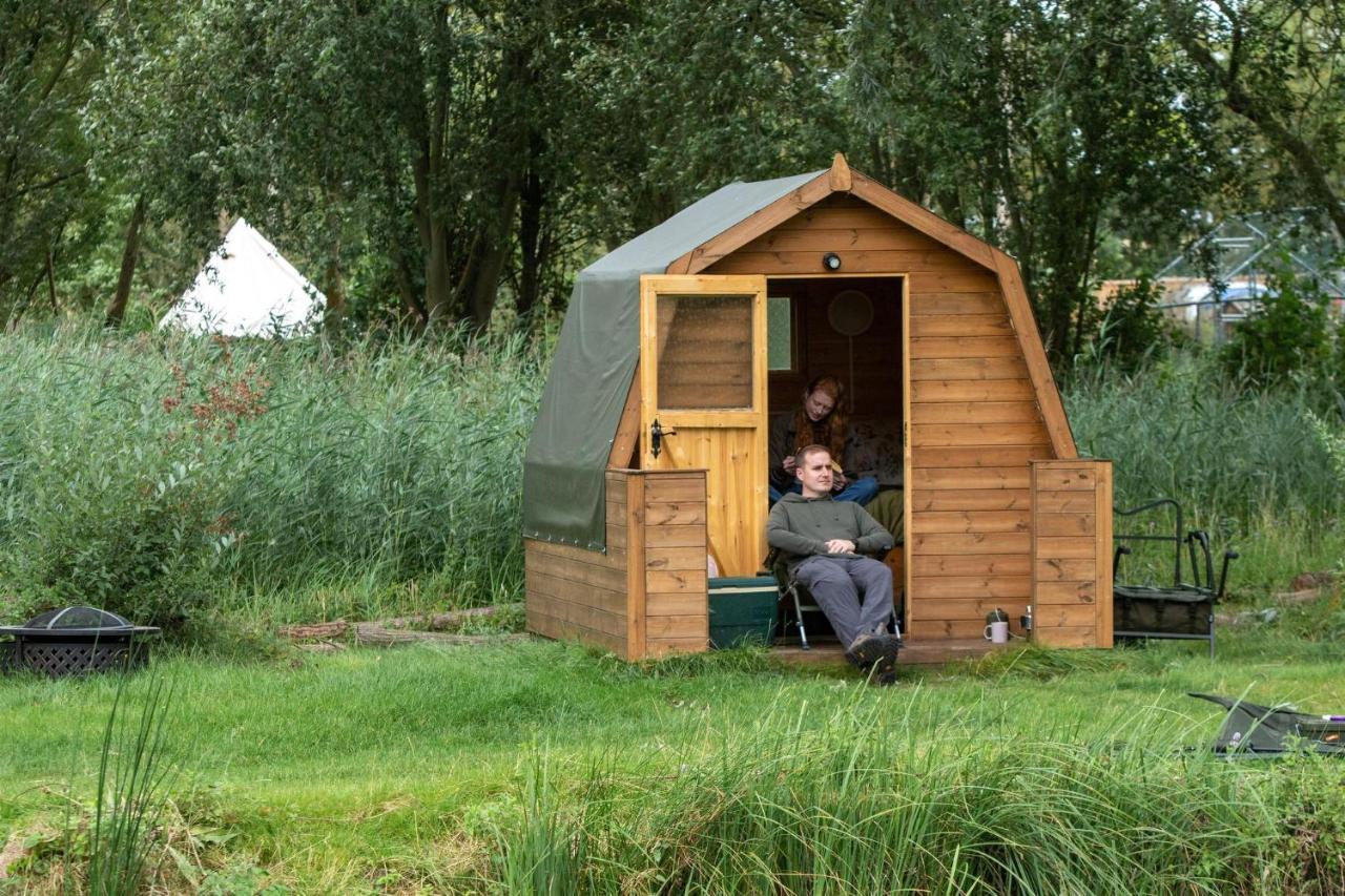 Отель Rum Bridge Fisheries "The Cabin" Клэар Экстерьер фото